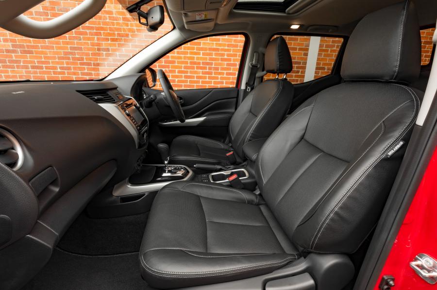 Интерьер Nissan Navara ST-X Dual Cab (D23) 2017 года  (AU) (фото 36 из 41)